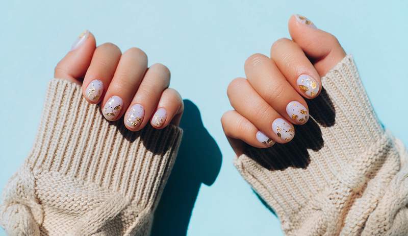 17 mejores envolturas de uñas y pegatinas que te dan una manicura de calidad de salón en minutos