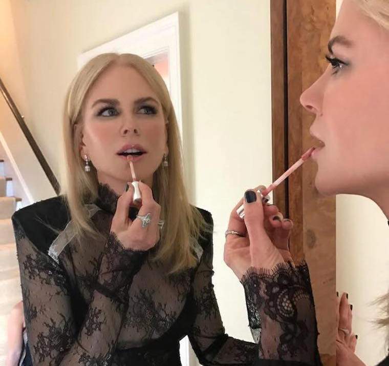 Pārsteidzošais veids, kā Nicole Kidman uztur viņas kvēlo sejas krāsu