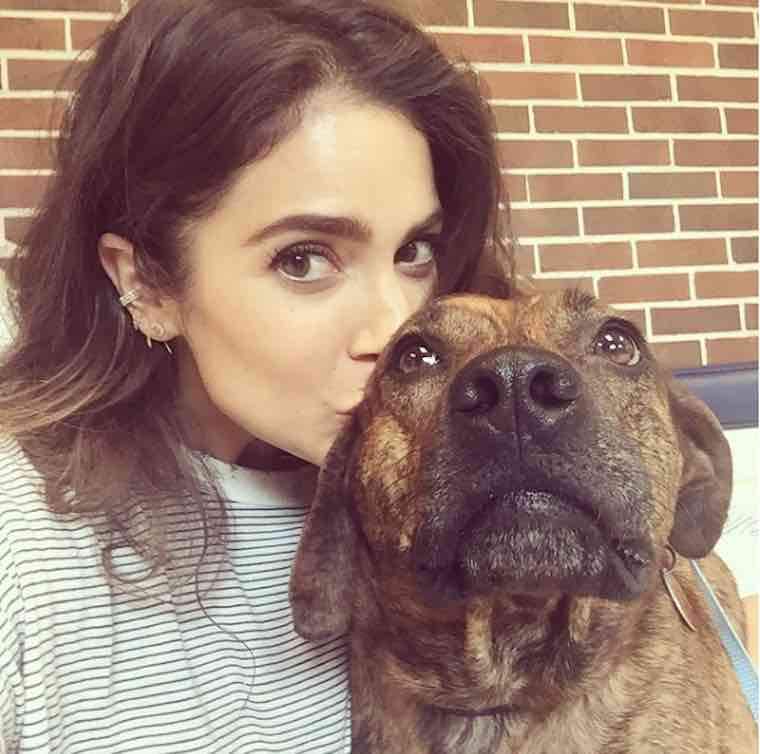 Nikki Reed neden sıska hissetmek yerine 50 pound kaldırabilmeyi tercih eder