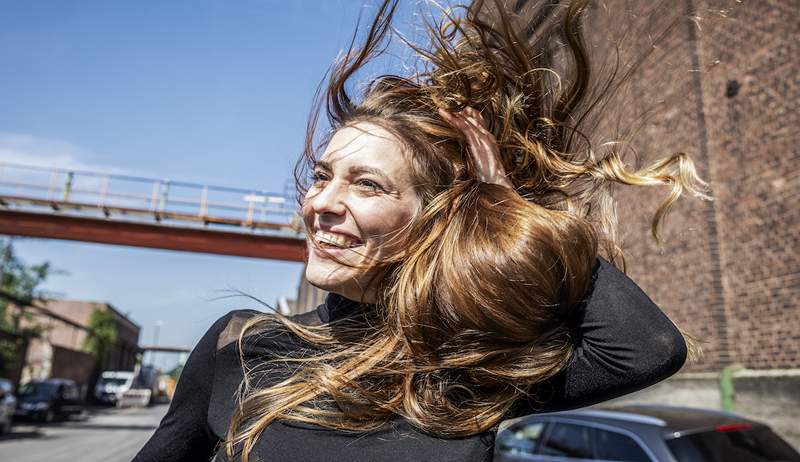 Hvis Aerosol Dry Shampoo giver dig ick, er her 8 ikke-aerosol-tørre shampoo, som professionelle frisører sværger ved