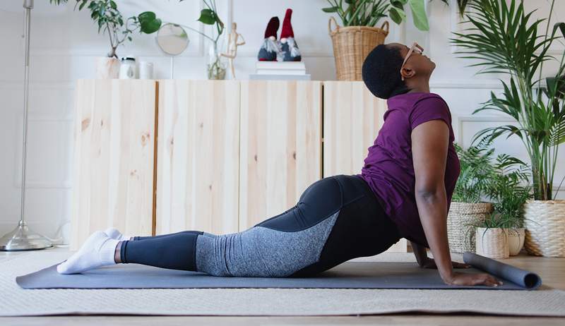 I migliori tappetini da yoga non slip per tenerti (letteralmente) a terra, secondo gli istruttori di yoga