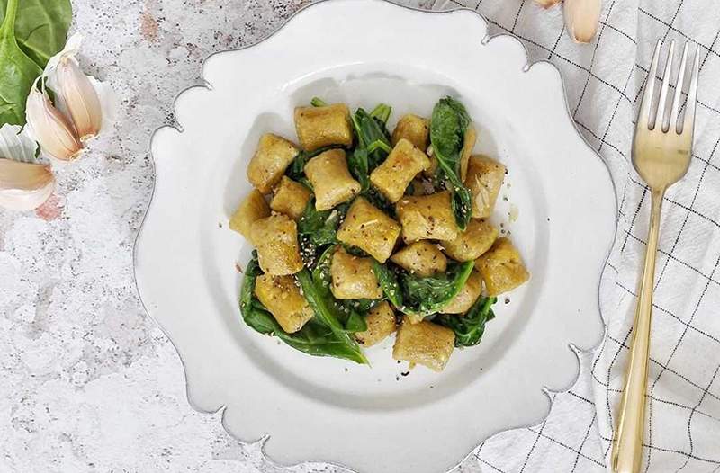 Kan inte få tag på blomkål gnocchi? Prova sin välsmakande kusinplantain gnocchi