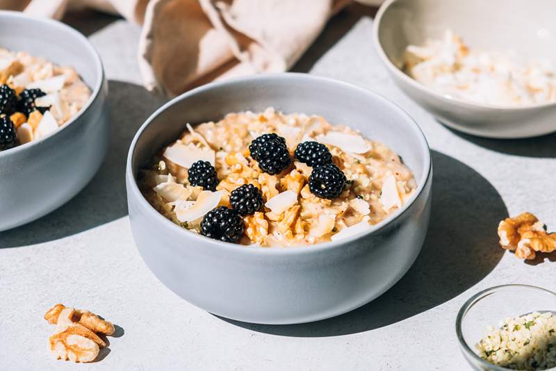 Oatmeal kaya dengan melatonin, itulah sebabnya ia adalah makanan ringan sebelum katil