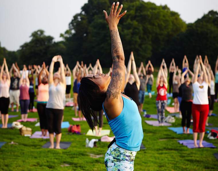 As 10 melhores experiências de ioga e fitness ao ar livre em Nova York neste verão