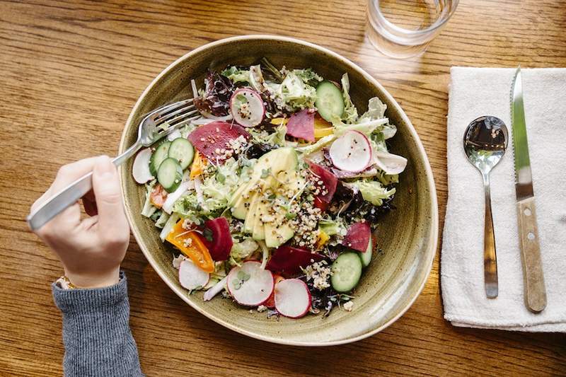 Cómo comer sano y abundante en Panera Bread, según un dietista registrado