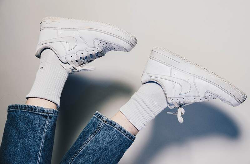 Winter witte sneakers die te goed zijn om te sparen voor de lente