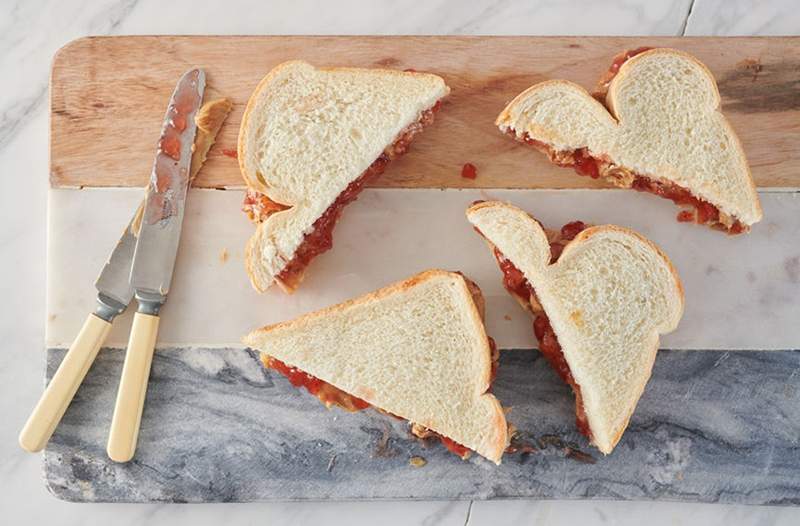 Cara membuat sandwich PB&J yang lebih sehat untuk orang dewasa