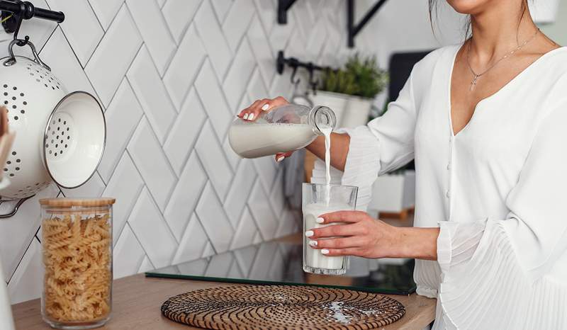 Hier ist, wie (Mega beliebt) Pistazienmilch gegen die anderen Alt-Milks stapelt, so ein Ernährungsberater