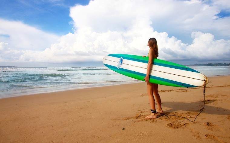 Primeira vez em surf? Aqui está o que você precisa saber