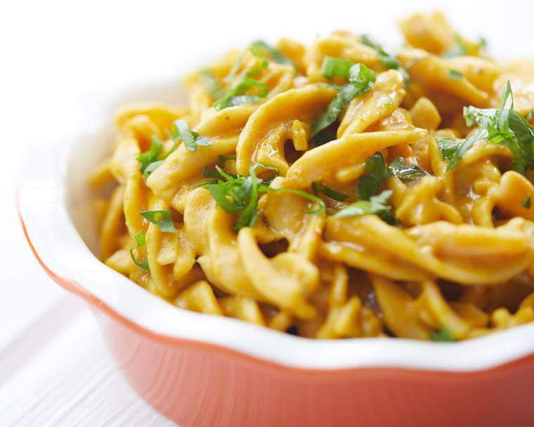 Diese cremige Kürbis-Pasta ist ein glutenfreier veganer Herbstsieg