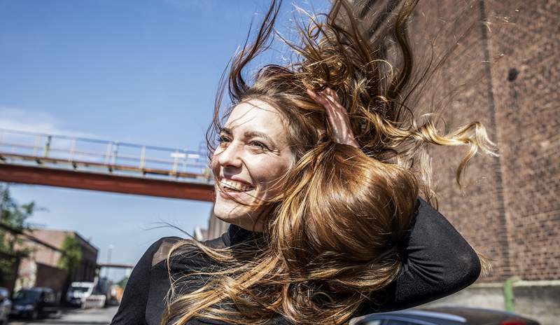 Incontra la schiuma ispessente che mi ha dato il volume intenso dei capelli nel momento in cui l'ho massaggiata