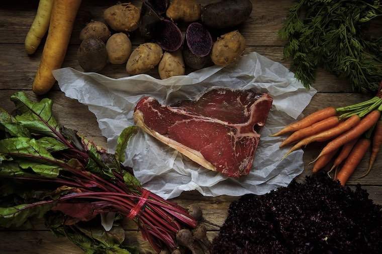 ¿Las mujeres tienen un problema de carne roja??