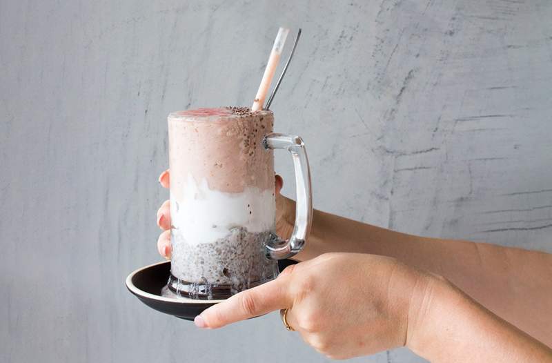 Cara membuat smoothie superfood Anda sendiri seharga $ 2