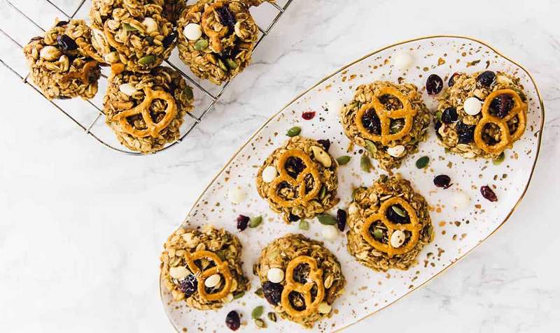 20 gezonde zoute snacks die helemaal de plek raken als je hangry bent