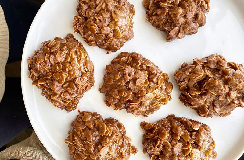 Anda tidak perlu menghidupkan ketuhar untuk resipi cookie tanpa bakar ini dengan coklat dan mentega kacang