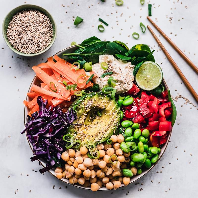 Sesamzaadjes zijn de onderschatte salade topping die je hebt gemist