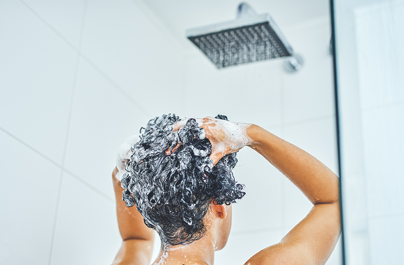 Pre-shampoo-behandelingen om u te helpen het meeste uit uw volgende wasdag te halen