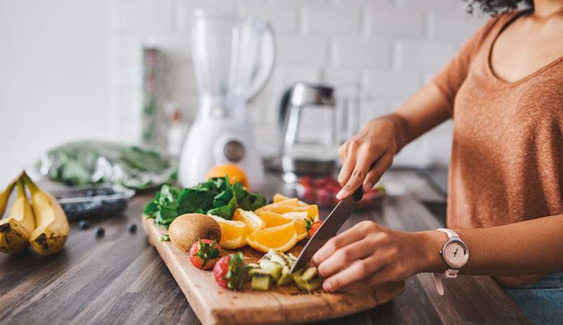 Cet outil d'aiguisme de 15 $ rend même mes couteaux de cuisine les moins chers et les plus ternes dignes en quelques secondes