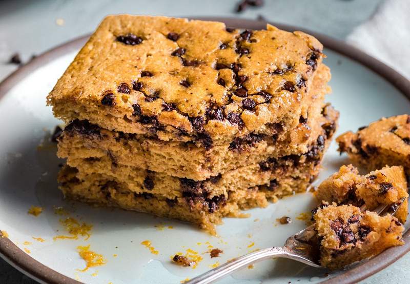 Brunch wird in nur 20 Minuten mit diesen köstlichen Blechpfannkuchen serviert,