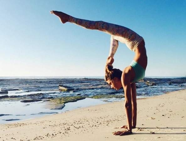 7 -те тайни за щастие Instagram Star и Yogi Sjana Elise Earp се кълне в