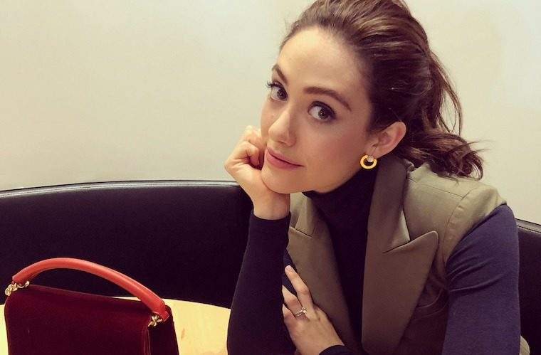 Ini adalah senaman punggung super-buzzy Emmy Rossum semasa downtime di Sundance