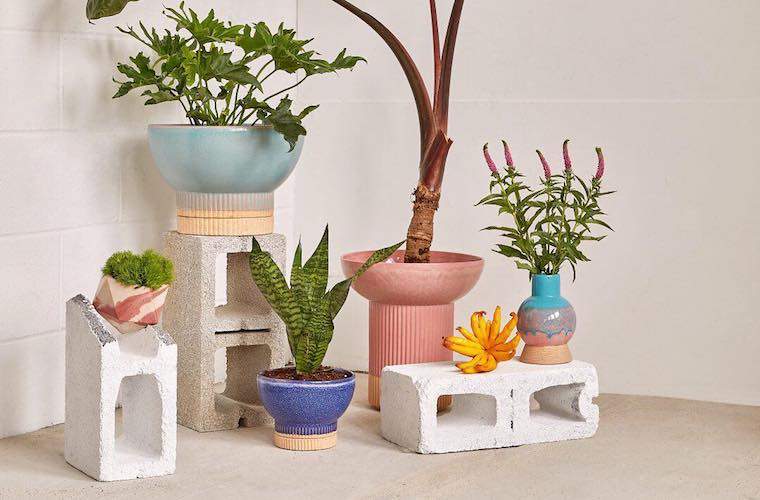 9 planteurs et vases qui servent de sculptures chics dans de petits espaces de vie