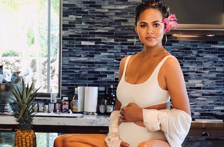 O único afloramento de gravidez que tem Chrissy Teigen considerando bruxaria