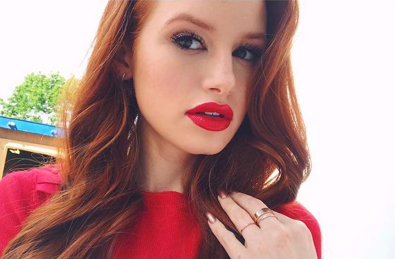 Madelaine Petsch mengatakan merah tebal ini (vegan!) Lipstik membantunya mencuri setiap adegan 'Riverdale'