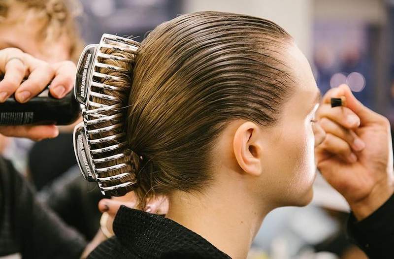 * Todos* Las tendencias del cabello de los 90 que regresaron a NYFW