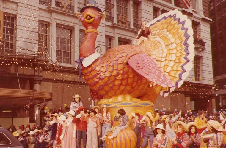 Dessa vintage Macy's Parade -foton kan utlösa lite allvarlig familjebindning