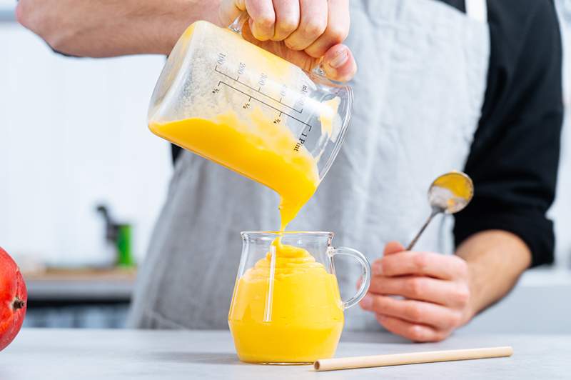 'Sou um cientista de desenvolvimento de produtos de smoothie, e essa é a proporção dourada para smoothies perfeitamente misturados e nutricionais e equilibrados'