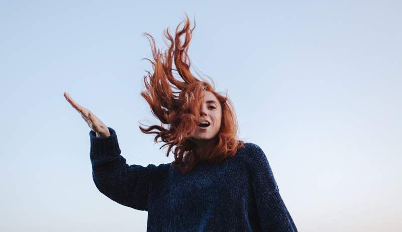 O condicionador leitosa de Sol de Janeiro destranta, hidrata e protege meu cabelo fino-e cheira a verão