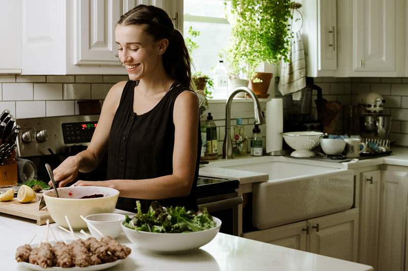 Como um tapete de cozinha anti-fadiga promove a longevidade, de acordo com um cirurgião ortopédico