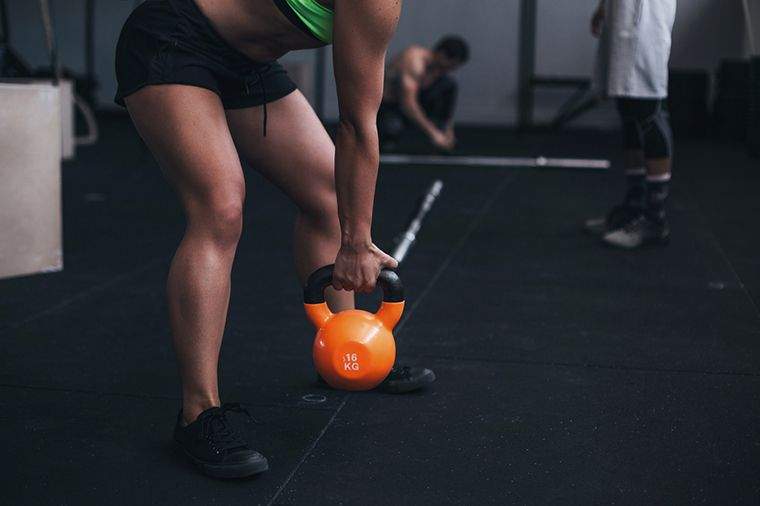 5 Kettlebell bergerak untuk inti yang sangat kuat