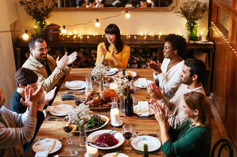 25 doordachte (en eigenlijk nuttige) geschenken om uw Thanksgiving -gastheer dit jaar te geven