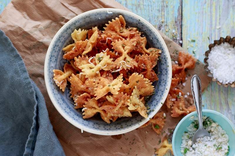 En sevdiğiniz alt-pasta ve hava fritözünüzle lezzetli, protein dolu cipsler nasıl yapılır