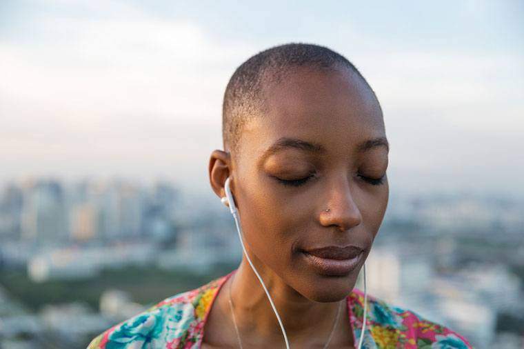 Pourquoi pleurer à la musique triste pourrait vous donner un coup de pouce d'humeur