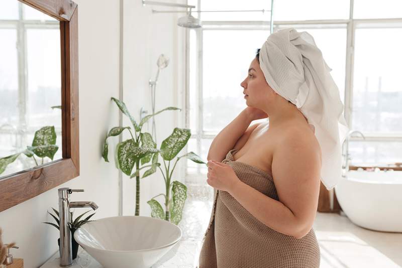 Les serviettes Ta-Ta sont la nécessité post-shower qui aidera à la lutte contre la sueur sous-boob