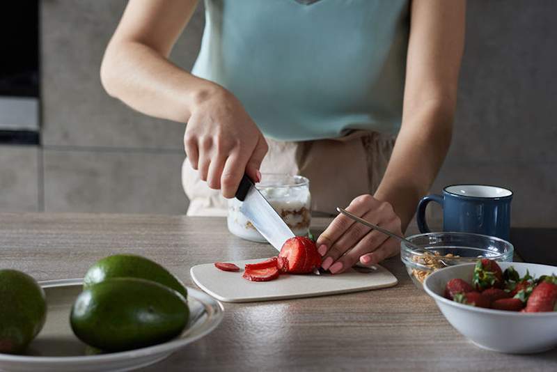 Finalmente es la temporada de fresas, así que aquí hay 6 razones saludables por las que debe abastecerse mientras están maduros