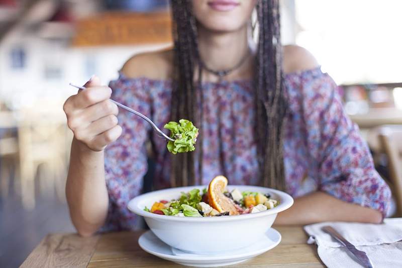 Paimkite savo „Sweetgreen“ salotų užsakymą į kitą lygį naudodamiesi šiais dietologais patvirtintais kirtikliais