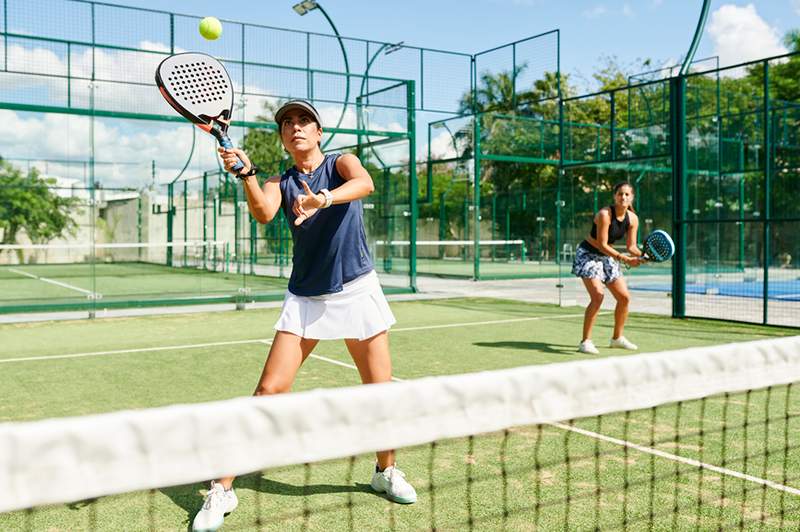 Deze best verkochte, felbegeerde Tory Burch-tennisrokken en sandalen worden momenteel enorm verdisconteerd