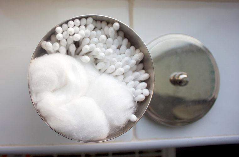 Le simple piratage de coton-ball qui pourrait résoudre vos poubelles puantes peut des problèmes