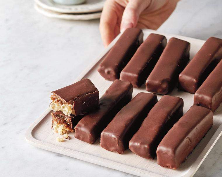 Deze zelfgemaakte Twix-staven smaken naar het echte moment, maar zijn super low-sugar