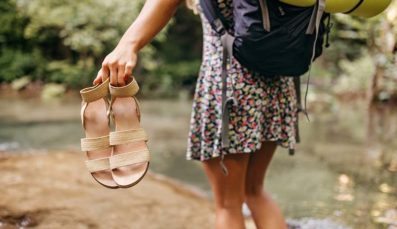 La marca que fabrica sandalias y talones con el podiatrista está teniendo una venta que no puede perderse