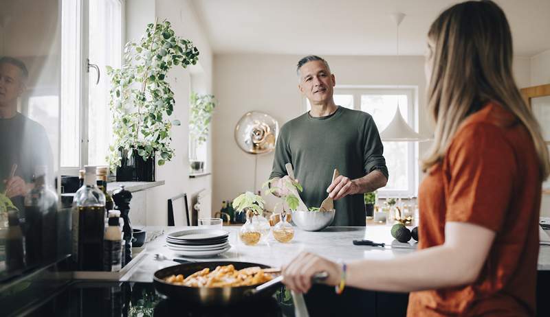 Aceste 7 clase de gătit virtuale vă vor reuni familia în ziua tatălui sau în orice zi, pentru asta