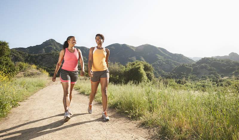 Este entrenamiento de intervalo de caminata obtendrá su ritmo cardíaco, no se requiere trotar