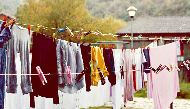 Ja, het is mogelijk om weg te komen met niet * altijd * je kleding tussen trainingen wassen. Hier is hoe