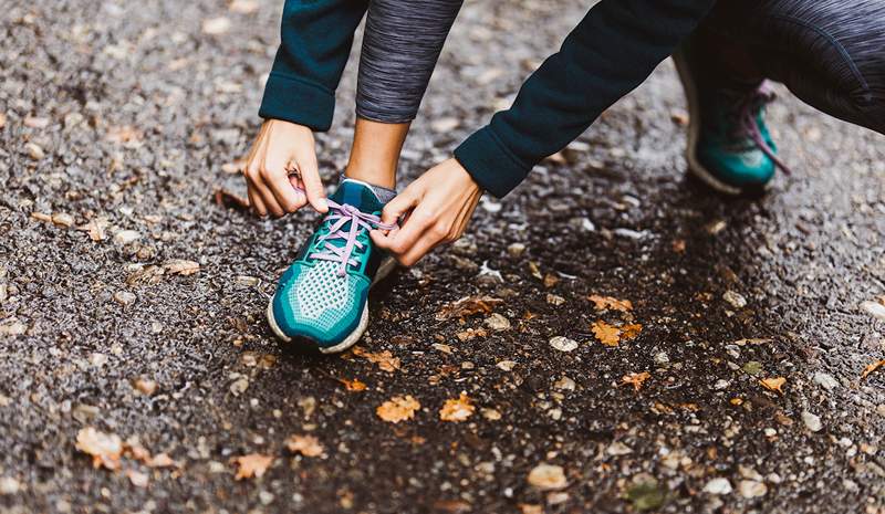 Dump je onhandige regenlaarzen voor deze 12 waterdichte sneakers