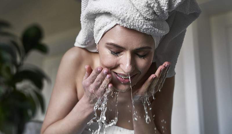 Je hoofd in koud water dekken kan migraine pijn laten rillen