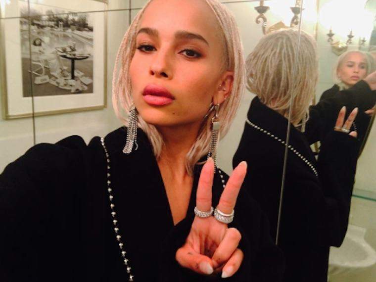 Le seul ingrédient naturel qui maintient vos cheveux blanchis en bonne santé, selon Zoe Kravitz